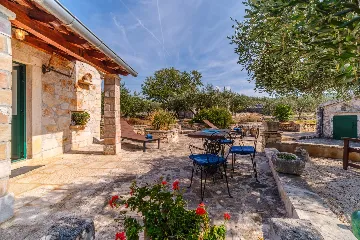 Vacation Home for 7 Guests with Pool & Jacuzzi in Supetar