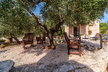 Vacation Home for 7 Guests with Pool & Jacuzzi in Supetar