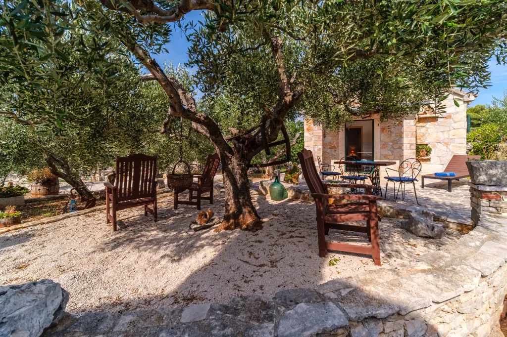 Vacation Home for 7 Guests with Pool & Jacuzzi in Supetar