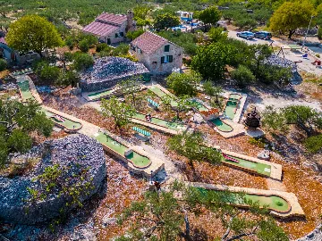 Vacation Home for 7 Guests with Pool & Jacuzzi in Supetar