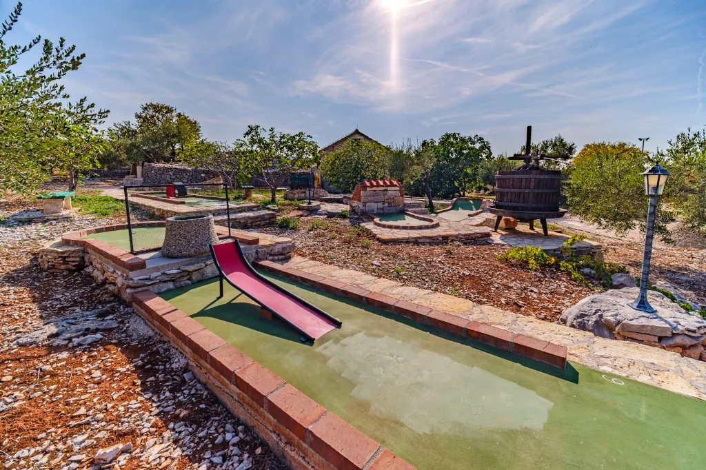 Vacation Home for 7 Guests with Pool & Jacuzzi in Supetar