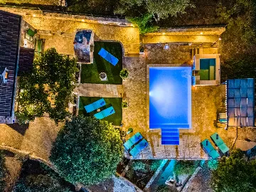 Vacation Home for 7 Guests with Pool & Jacuzzi in Supetar