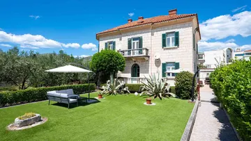 Holiday House in Trogir for Up to 6 Guests