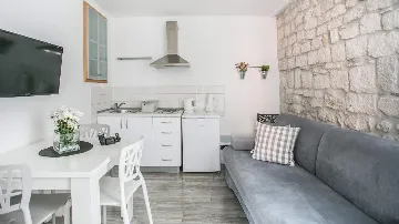 1-Bedroom Apartment in Trogir for Up to 3 Guests