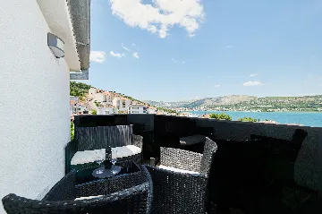 Sea-View 1-Bedroom Apartment in Trogir
