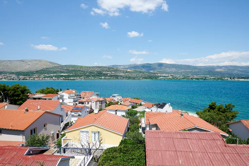 Sea-View 1-Bedroom Apartment in Trogir