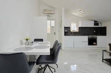 Sea-View 1-Bedroom Apartment in Trogir