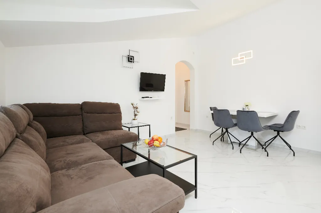 Sea-View 1-Bedroom Apartment in Trogir