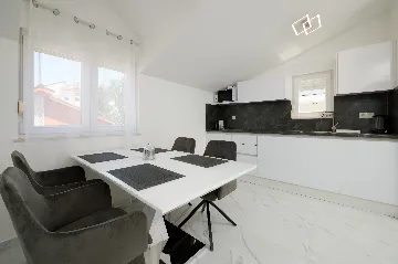 Sea-View 1-Bedroom Apartment in Trogir