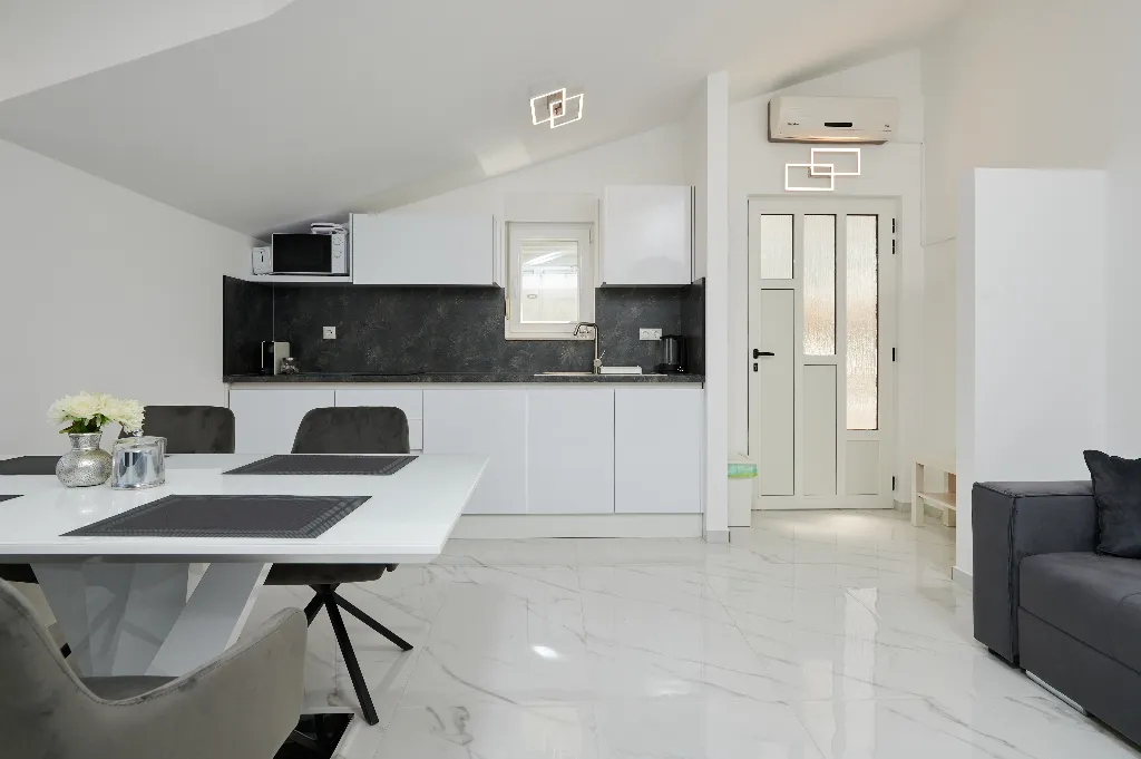 Sea-View 1-Bedroom Apartment in Trogir