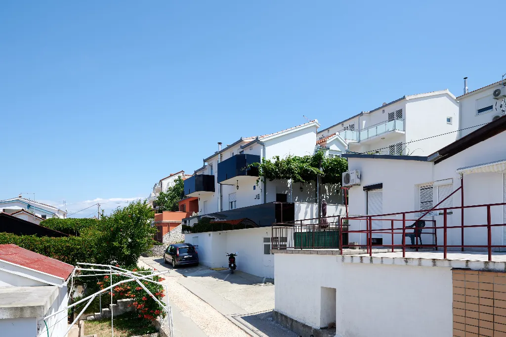 Sea-View 1-Bedroom Apartment in Trogir