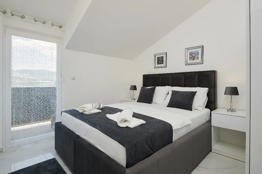Trogir Sea View Apartment with Balcony for 4