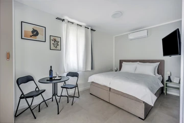 Ground-Floor Studio with Private Terrace in Trogir