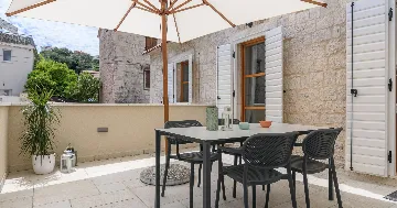 Air-Conditioned Studio Apartment in Trogir for 4