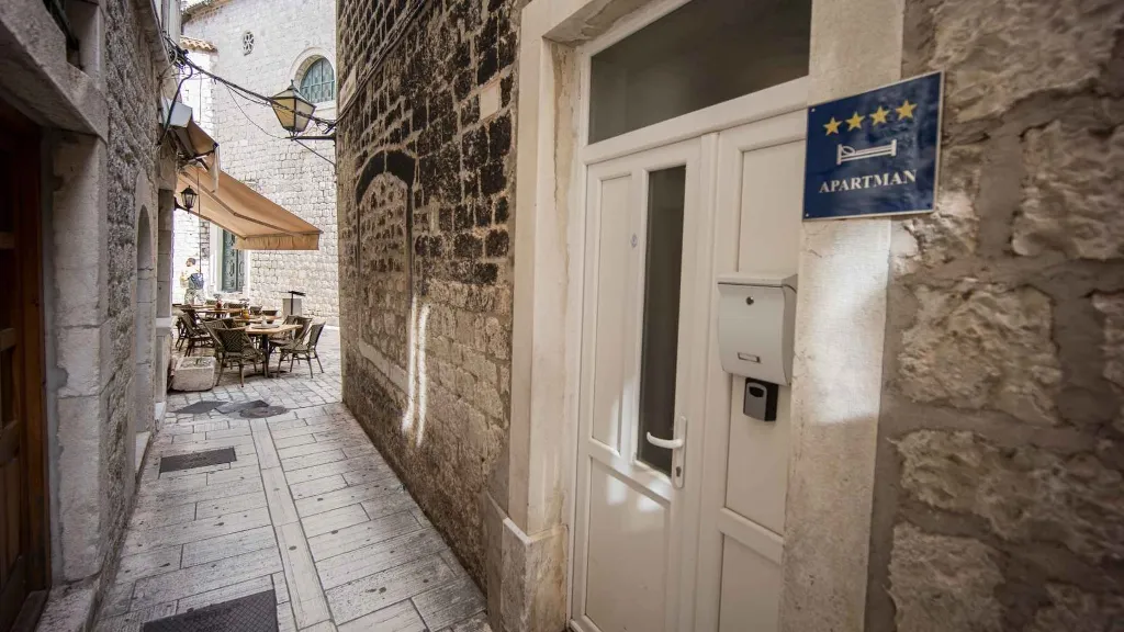 Kamena kuća Lino – Bezvremenski šarm u staroj gradskoj jezgri Trogira