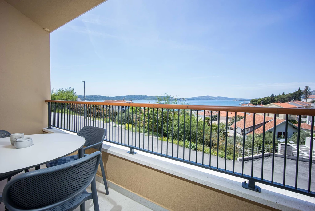 1-Bedroom Apartment in Trogir with Sea-View Balcony