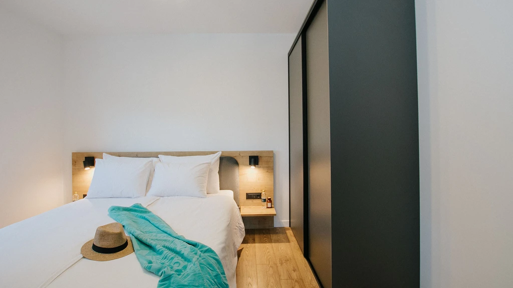 1-Bedroom Apartment in Trogir with Sea-View Balcony