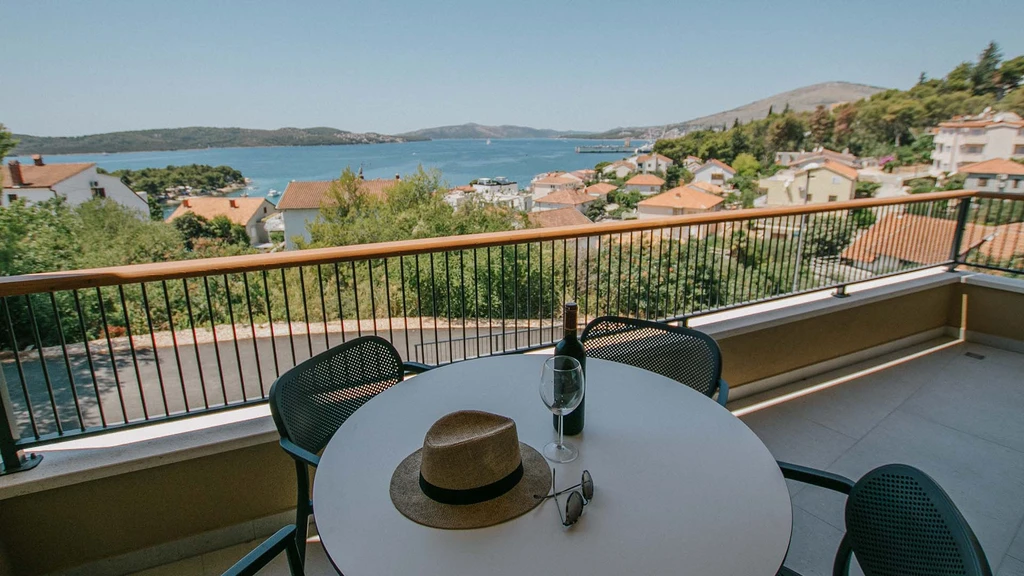 2-Bedroom Apartment in Trogir for Up to 4