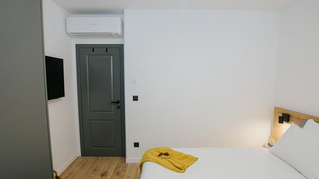 Trogir 2-Bedroom Apartment with Balcony Sea Views