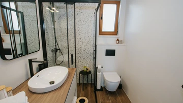 Trogir 2-Bedroom Apartment with Balcony Sea Views