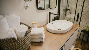 Trogir 2-Bedroom Apartment with Balcony Sea Views