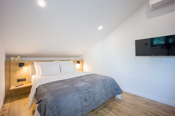 Trogir 3-Bedroom Apartment with Sea-View Balcony