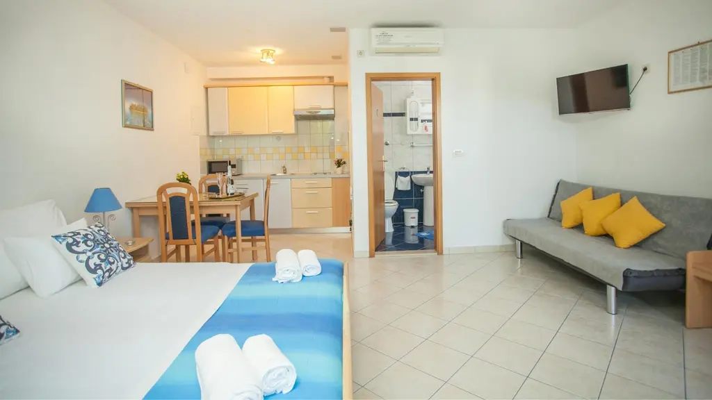 Studio Apartment in Seget Donji for 2–3 Guests