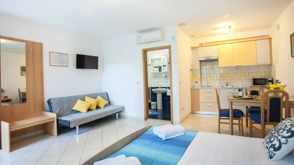 Studio Apartment in Seget Donji for 2–3 Guests