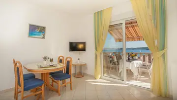 Seget Donji Studio Apartment with Sea-View Balcony