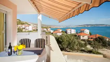 Seget Donji Studio Apartment with Sea-View Balcony