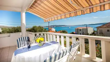 Seget Donji Studio Apartment with Sea-View Balcony