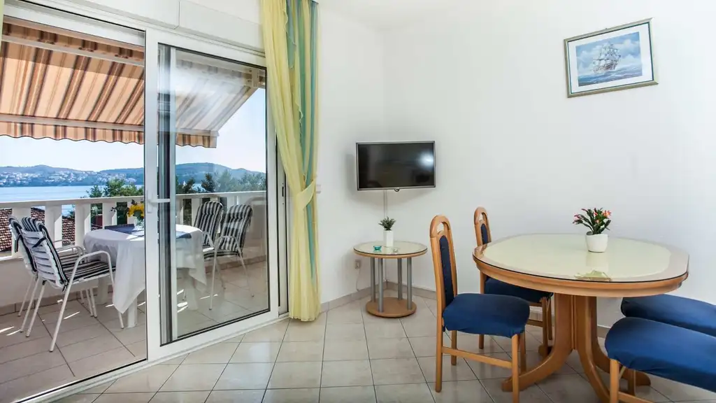 Studio Apartment in Seget Donji for Up to 4