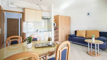 Studio Apartment in Seget Donji for Up to 4