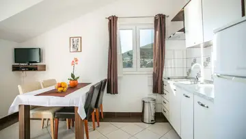 Beachfront Apartment in Seget Donji for up to 4