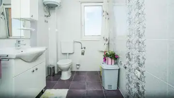 Beachfront 1-Bedroom Apartment in Seget Donji