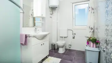 Beachfront 1-Bedroom Apartment in Seget Donji