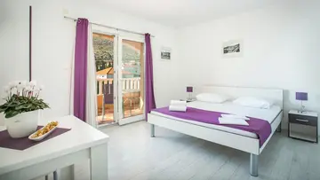 Beachfront Studio for 2 in Seget Donji