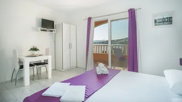 Beachfront Studio for 2 in Seget Donji