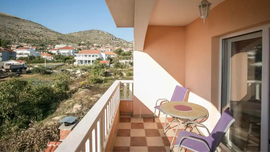 Beachfront Studio for 2 in Seget Donji