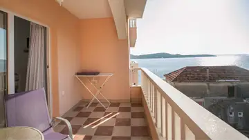 Beachfront Studio for 2 in Seget Donji