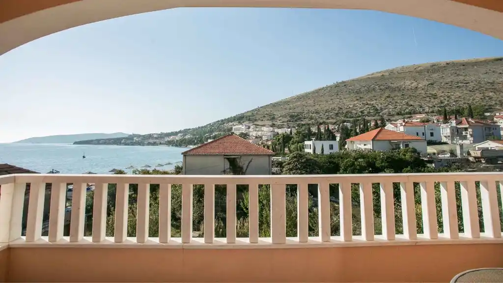 Beachfront Studio for 2 in Seget Donji