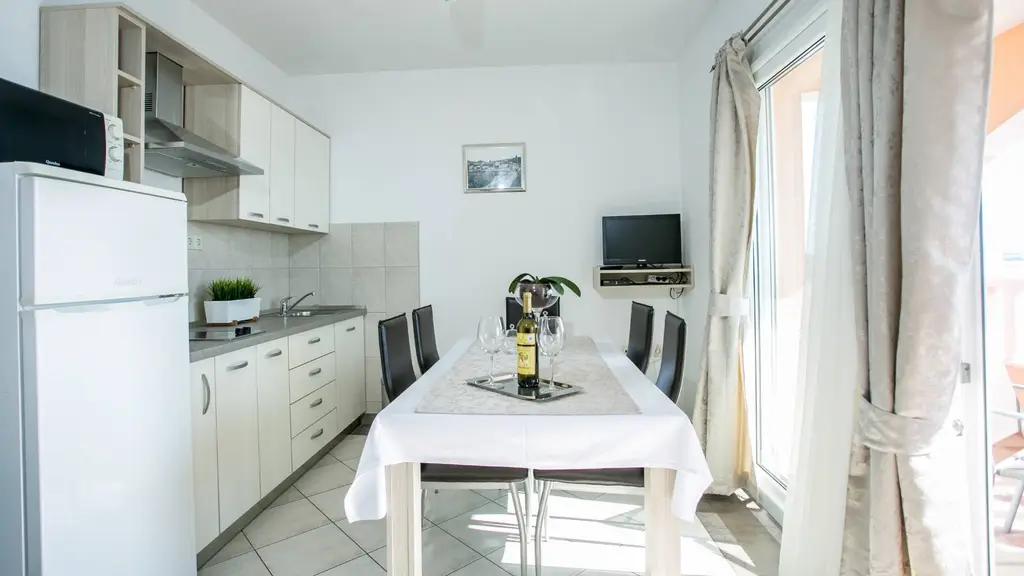 Seget Donji Apartment with Sea View Balcony