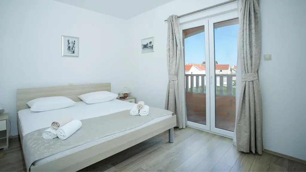 Seget Donji Apartment with Sea View Balcony