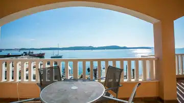 Seget Donji Apartment with Sea View Balcony