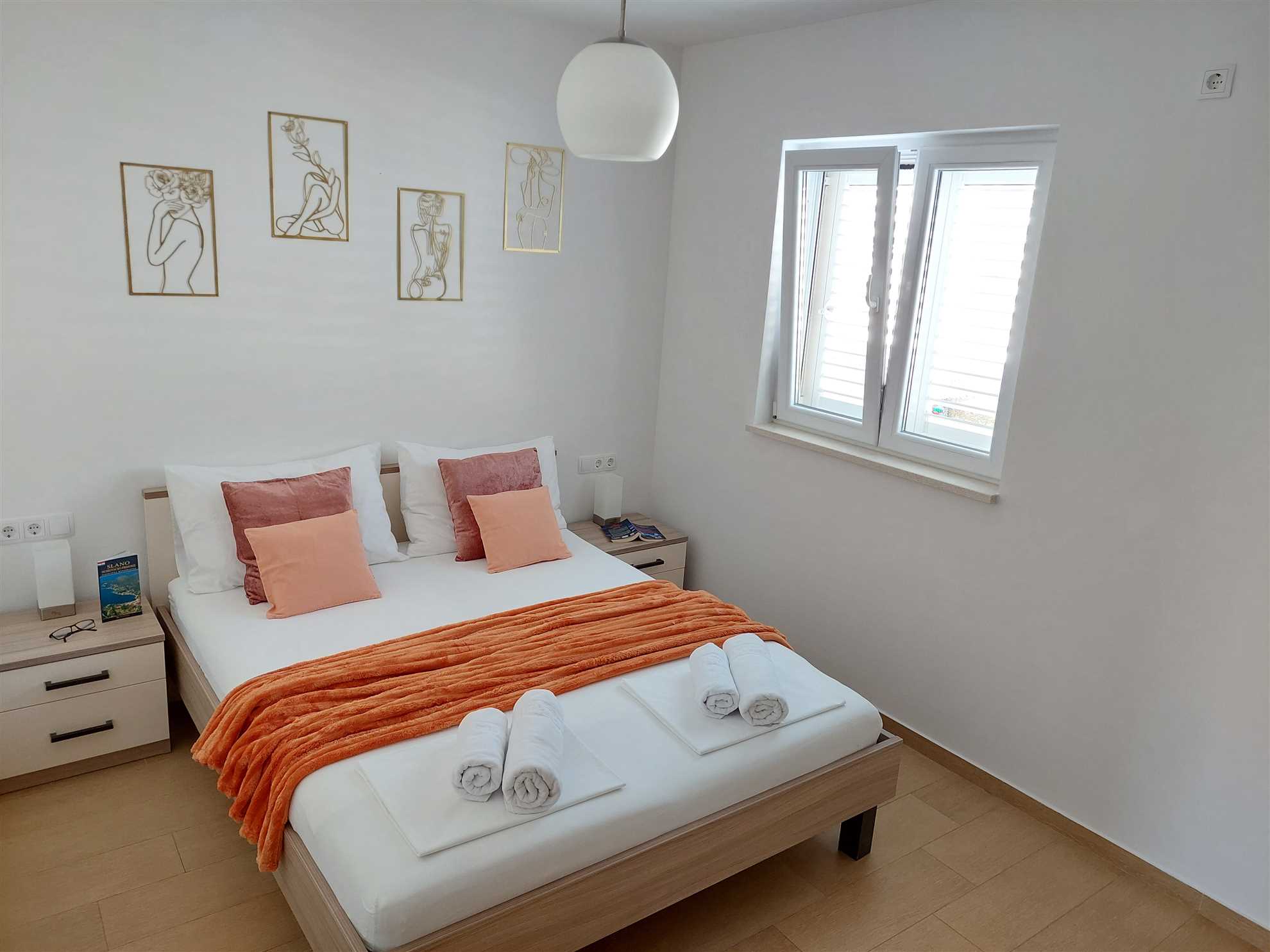 A2 - Charming 2-Bedroom Escape near Dubrovnik: Balcony Sea View & High-Speed Wi-Fi