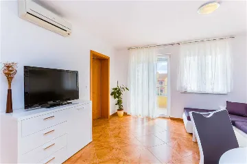 3-Bedroom Apartment for 6 in Ližnjan