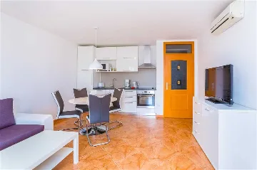 3-Bedroom Apartment for 6 in Ližnjan