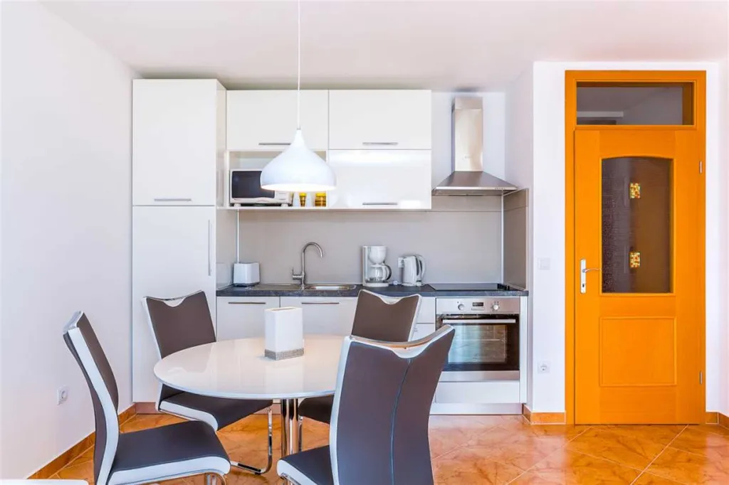 3-Bedroom Apartment for 6 in Ližnjan