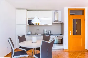 3-Bedroom Apartment for 6 in Ližnjan