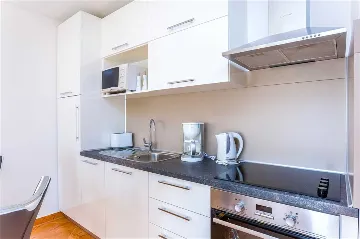 3-Bedroom Apartment for 6 in Ližnjan